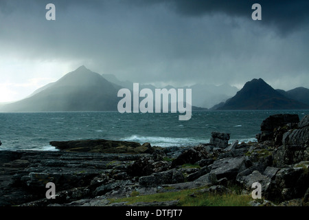 Les Cuillin noires et le Loch Scavaig de Elgol, île de Skye, Hébrides intérieures, Highland Banque D'Images