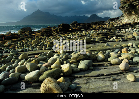 Les Cuillin noires et le Loch Scavaig de Elgol, île de Skye, Hébrides intérieures, Highland Banque D'Images