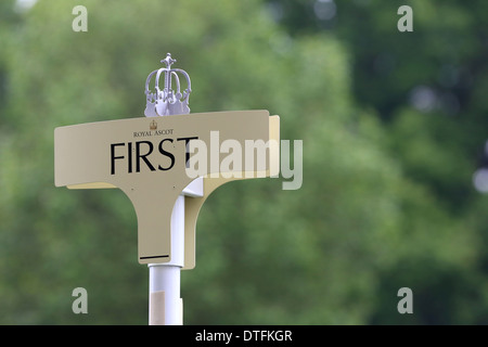 Ascot, Royaume-Uni, bouclier avec couronne et les mots Premier Banque D'Images