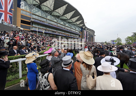 Ascot, Royaume-Uni, hippodrome visiteurs sur Fuehrring l'hippodrome Banque D'Images