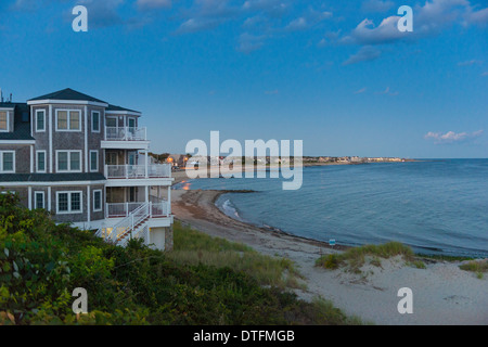 Quai de casino au crépuscule sur Falmouth Heights Beach, Cape Cod Banque D'Images