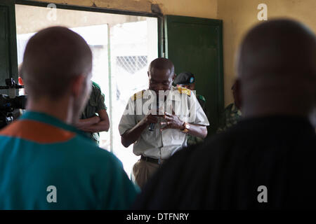 Kinshasa, RDC. 17 févr. 2014. Procureur Nkulu Katende pendant le procès contre Joshua français accusé du meurtre de son compagnon de cellule Tjostolv Moland à Kinshasa, RDC : Crédit Rey T. Byhre/Alamy Live News Banque D'Images