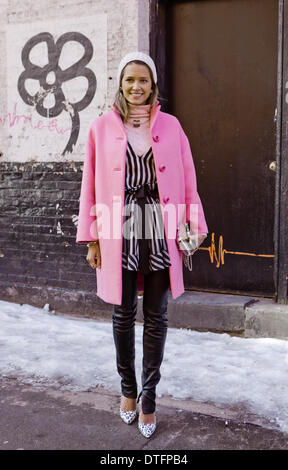 Helena Borden posant dans la rue pendant la Fashion Week de New York - Feb 7, 2014 - Photo : Manhattan piste/Thomas B. Ling/photo alliance Banque D'Images