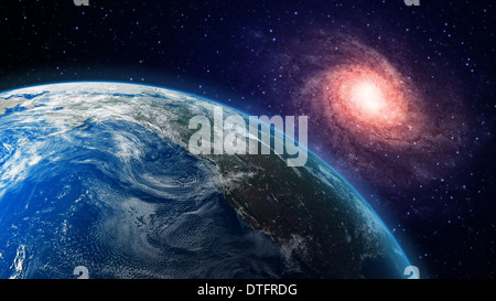 Vue de la Terre et une galaxie spirale en arrière-plan Banque D'Images