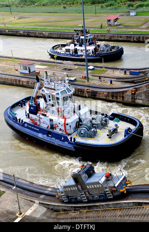 Mule Train et bateau canal de Panama Panama Miraflores Banque D'Images