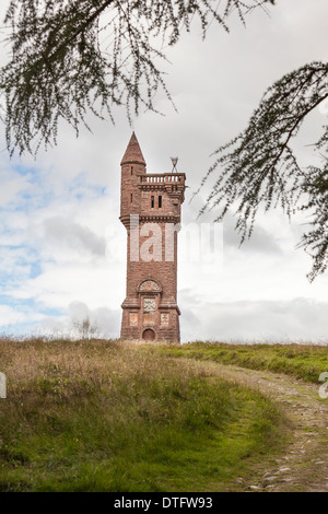 Tour d'Airlie dans Angus , l'Écosse. Un mémorial à la 9e comte d'Airlie tués à la guerre des Boers. Banque D'Images