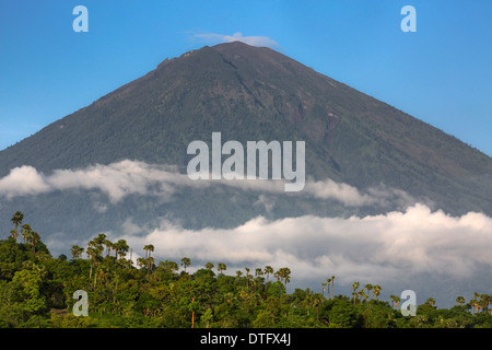 Mont Agung un volcan actif et le point le plus élevé de Bali Banque D'Images