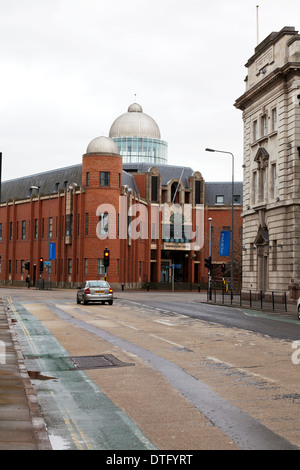 La Cour d'état de la coque et combinés Centre building Kingston Upon Hull, East Riding, Yorkshire, Royaume-Uni, Angleterre Go entrée avant Banque D'Images