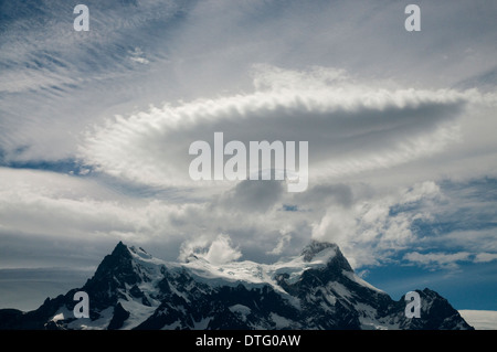 La formation de nuages lenticulaires Parc National Torres del Paine Patagonie Chili Amérique du Sud Banque D'Images