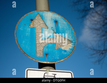 Hambourg, Allemagne, les panneaux de circulation les indications obligatoires Banque D'Images