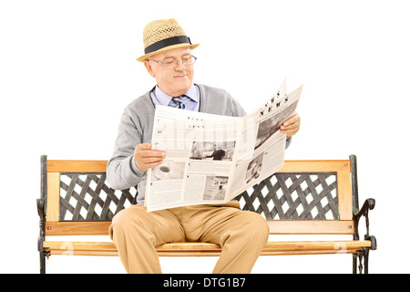 Les cadres supérieurs représentant les journaux de lecture sur un banc Banque D'Images
