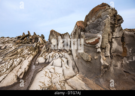 La pierre de lave spectaculaires formation nommée la Dents de dragon à Maui. Banque D'Images