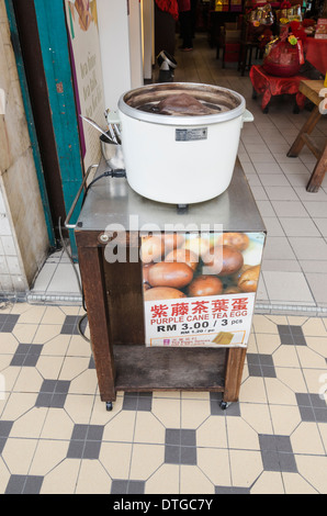 Boutique de thé, de canne à sucre pourpre et Violette Thé Canne de boisson à vendre à Chinatown, Kuala Lumpur, Malaisie Banque D'Images