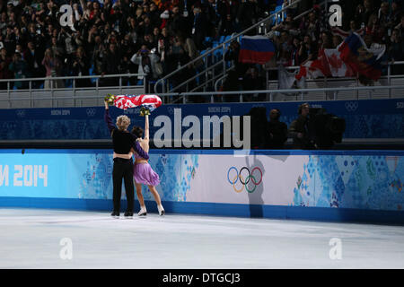 Sochi, Russie. Feb 17, 2014. Meryl Davis et Charlie White (USA) : patinage artistique danse sur glace danse libre à 'Iceberg' Skating Palace pendant la SOTCHI Jeux Olympiques d'hiver de 2014 à Sotchi, Russie . Credit : Koji Aoki/AFLO SPORT/Alamy Live News Banque D'Images