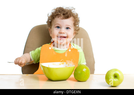 Baby eating par lui-même Banque D'Images