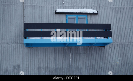 Balcon. Bleu et gris et noir. Nuuk. Groenland Banque D'Images