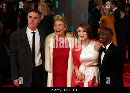 Londres, Royaume-Uni. 16 Février, 2014. Emma Thompson avec mari Greg Wise et sa fille Gaia et fils Tindyebwa Agaba au BAFTA 2014 Cérémonie de remise des prix, qui s'est tenue au Royal Opera House, Londres. Crédit : Paul Marriott/Alamy Live News Banque D'Images