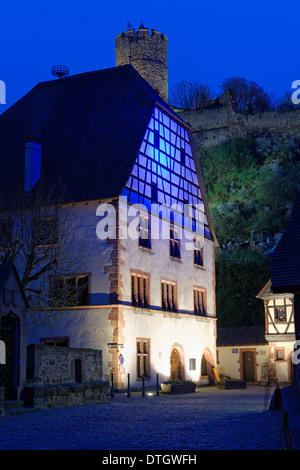 Maison à pans de bois sous le château de Kaysersberg, Hohenstaufen castle, Kaysersberg, Haut-Rhin, Alsace, France Banque D'Images