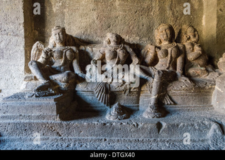 Sculptures en pierre dans la grotte 16, le Kailashanatha grotte, les grottes d'Ellora, UNESCO World Heritage Site, Ellora, Maharashtra, Inde Banque D'Images