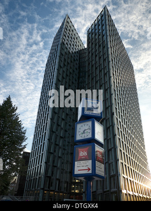 Immeuble de bureaux, la danse des tours, à Hambourg, St Pauli, Reeperbahn, Allemagne. Banque D'Images