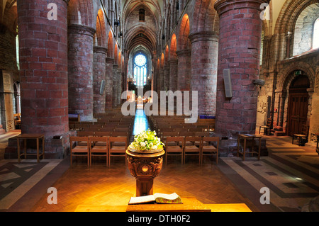 Intérieur de la cathédrale St Magnus, Romanesque-Norman architecture, 12ème siècle, Kirkwall, Orkney, Scotland, Continentale Banque D'Images