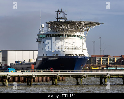 Les navires d'approvisionnement d'huile dans le port d'Esbjerg, Danemark Banque D'Images