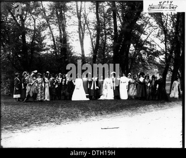 Portrait de groupe de la troupe de performance au Western College sur la Journée de l'arbre 1902 Banque D'Images