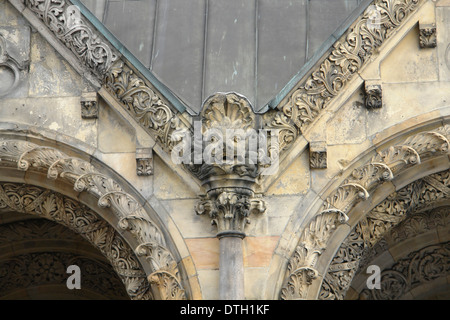 Détails architecturaux sculptés de l'empereur Guillaume 'Gedu00e4chtniskirche» à Berlin (Allemagne) Banque D'Images