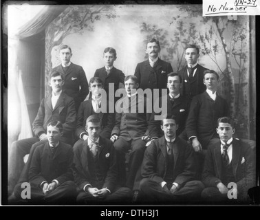 Ce portrait de groupe de 1893 de la fraternité *Beta Theta Pi* à l'Université de Miami à Oxford, Ohio, met en valeur l'histoire des débuts de la vie grecque à l'université. La photographie fait partie des archives historiques de l'université. Banque D'Images