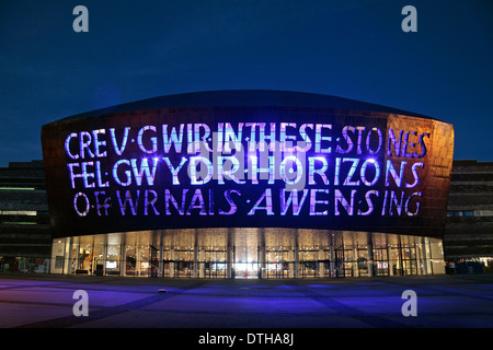 Le Canolfan Mileniwm Cymru/Wales Millennium Centre, qui a ouvert ses portes en 2004, dans la baie de Cardiff, Pays de Galles. Conçu par Jonathan Adams. Banque D'Images