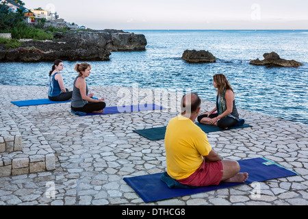 Bord de l'instuction à une retraite de yoga, Negril, Jamaïque Banque D'Images