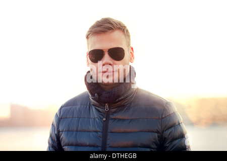 Portrait de jeune homme à lunettes Banque D'Images