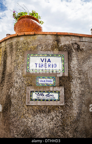 Sol carrelé road sign, Capri, Italie Banque D'Images