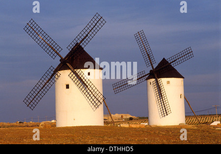 Les moulins à vent, Campo de Criptana, province de Tolède, Castille - La Mancha.Espagne Banque D'Images
