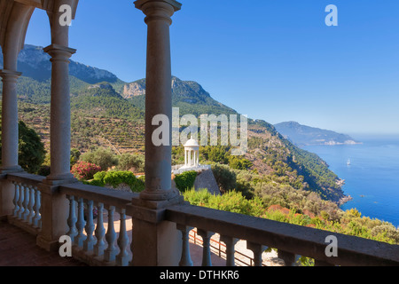 Son Marroig country estate, jardin et pavillon donnant sur la côte nord-ouest. Deià. Majorque, Baléares, Espagne Banque D'Images