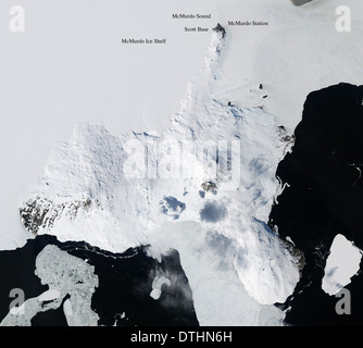 La station McMurdo McMurdo et une plate-forme de glace de l'Antarctique Banque D'Images