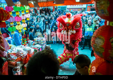 Danse du dragon, West End, Nouvel An Chinois, Londres, Royaume-Uni Banque D'Images