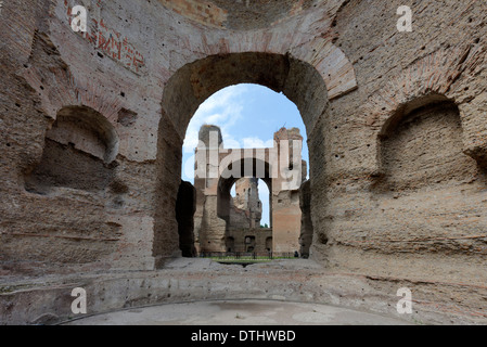 Voir la ruine de l'intérieur de bâtiments ou de la piscine de Yingdong north end Thermes Thermes de Caracalla Rome Italie Banque D'Images