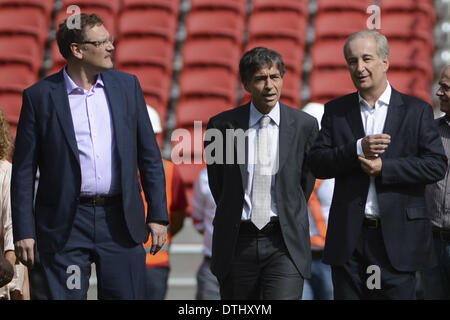 Rio de Janeiro, Brésil. Feb 18, 2014. PORTO ALEGRE, RS, 18.02.2014--SOCCER WORLD CUP - Jérôme Valcke, secrétaire général de la FIFA, visitez le stade Beira Rio pour l'inspecter pour la coupe du monde Fifa 2014 : Nurphoto NurPhoto/crédit/ZUMAPRESS.com/Alamy Live News Banque D'Images