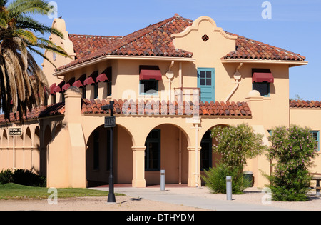 Le dépôt historique rénové de Kelso, qui sert maintenant de centre d'accueil de la réserve nationale de Mojave, dans le sud de la Californie Banque D'Images