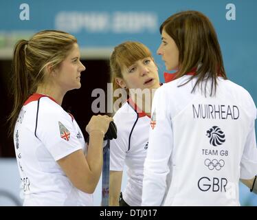 Sochi, Russie. Feb 17, 2014. (L à r) Vicki Adams (GBR), Claire Hamilton (GBR) et Eve Muirhead (GBR, skip). Womens curling - Centre de curling Ice Cube - Parc olympique - Sotchi - Russie - 17/02/2014 Credit : Sport en images/Alamy Live News Banque D'Images