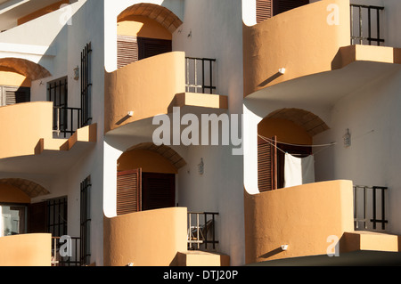 Les petits appartements modernes, dans l'Algarve Portugal Carvoeiro Banque D'Images