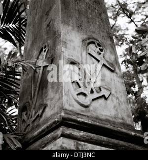 Symbole d'ancrage ferlées maritime sur grave dans Park Street Cemetery à Kolkata Calcutta ouest du Bengale en Inde Asie du Sud. Ancrage de l'histoire Culture Voyage Banque D'Images