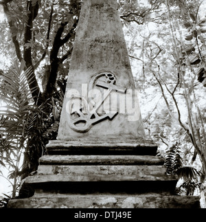 Symbole d'ancrage ferlées maritime sur grave dans Park Street Cemetery à Kolkata Calcutta ouest du Bengale en Inde Asie du Sud. Ancrage de l'histoire Culture Voyage Banque D'Images