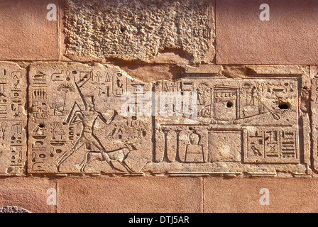 Chapelle rouge la reine Hatshepsout Tuthmose le musée de plein air de Karnak Egypte : race d'Hatshepsout au Heb-sed Banque D'Images