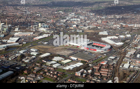 Vue aérienne de St Helens Rugby League avec les éminents au sol Banque D'Images