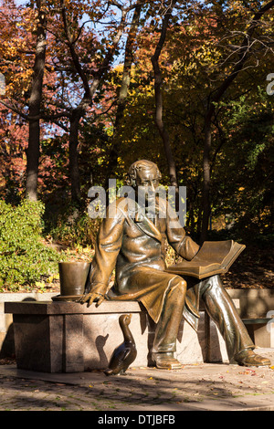 Statue de Hans Christian Andersen, Central Park, NYC Banque D'Images