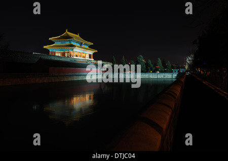 Porte de la prouesse divine de la Cité Interdite de nuit. Beijing, Chine. Banque D'Images