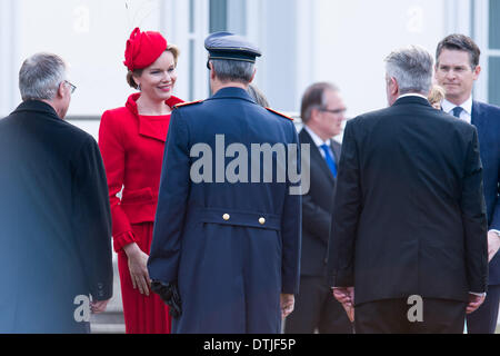 Berlin, Allemagne. Feb 17, 2014. Le Président allemand Joachim Gauck et Daniela Schadt belges reçoivent leurs Majestés le roi Philippe et la Reine Mathilde dans le palais présidentiel, Château Bellevue, à Berlin, pour une conversation bilatérale et le déjeuner. © Goncalo Silva/NurPhoto ZUMAPRESS.com/Alamy/Live News Banque D'Images