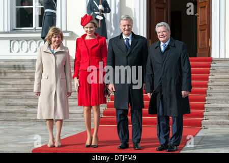 Berlin, Allemagne. Feb 17, 2014. Le Président allemand Joachim Gauck et Daniela Schadt belges reçoivent leurs Majestés le roi Philippe et la Reine Mathilde dans le palais présidentiel, Château Bellevue, à Berlin, pour une conversation bilatérale et le déjeuner. © Goncalo Silva/NurPhoto ZUMAPRESS.com/Alamy/Live News Banque D'Images